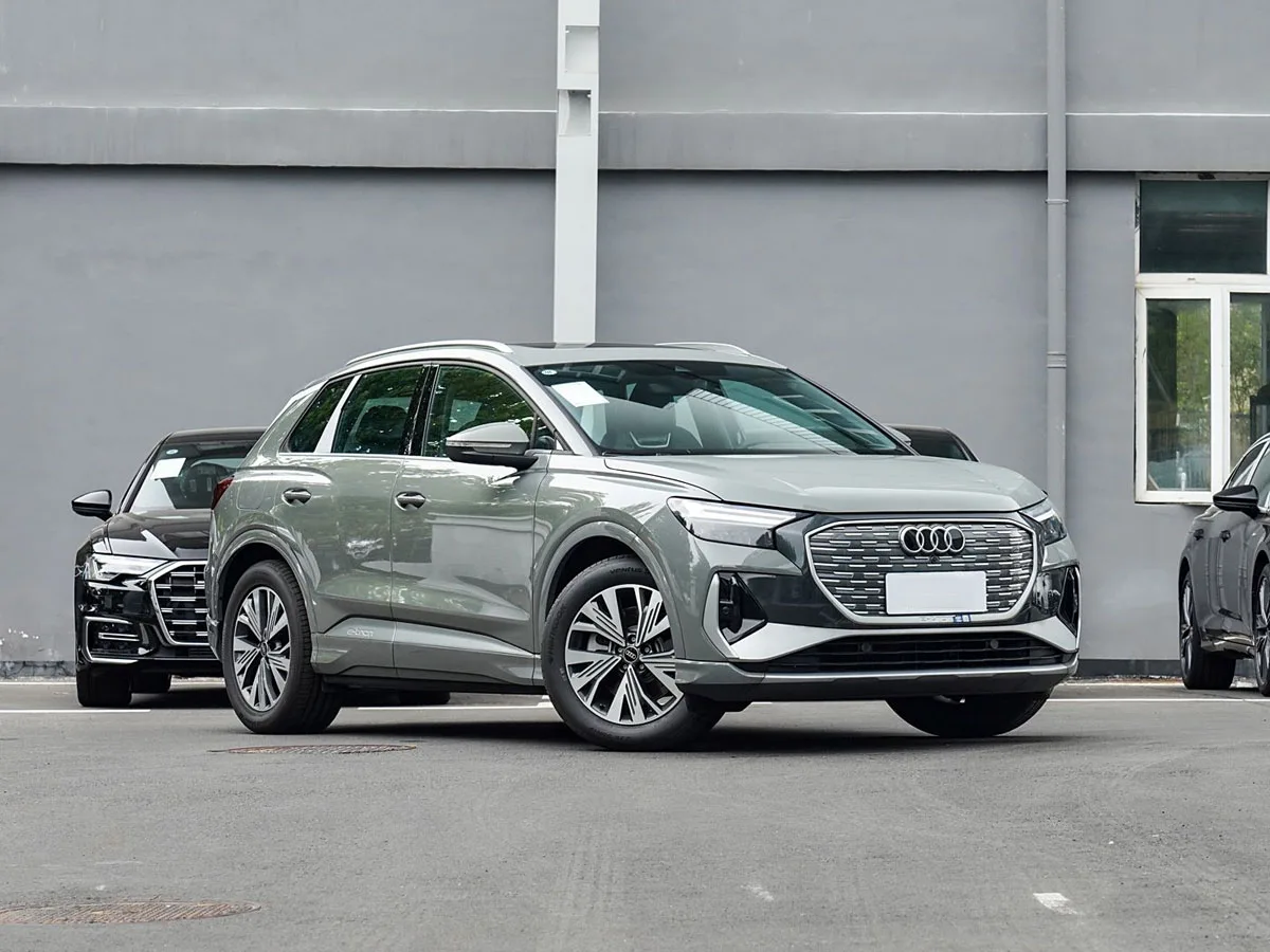 AUDI Q4 e-tron 3