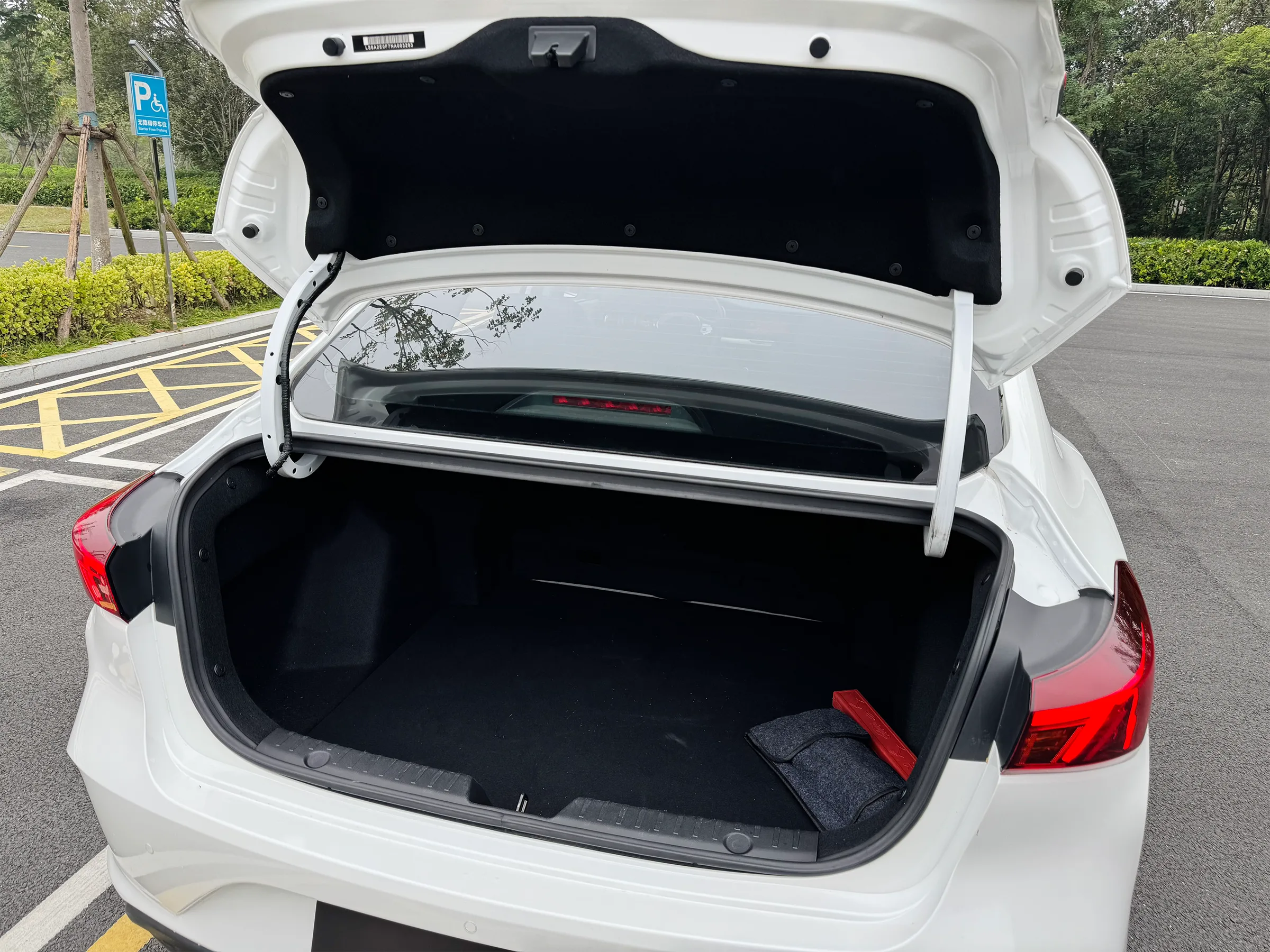 Changan Eado EV460 2022 12