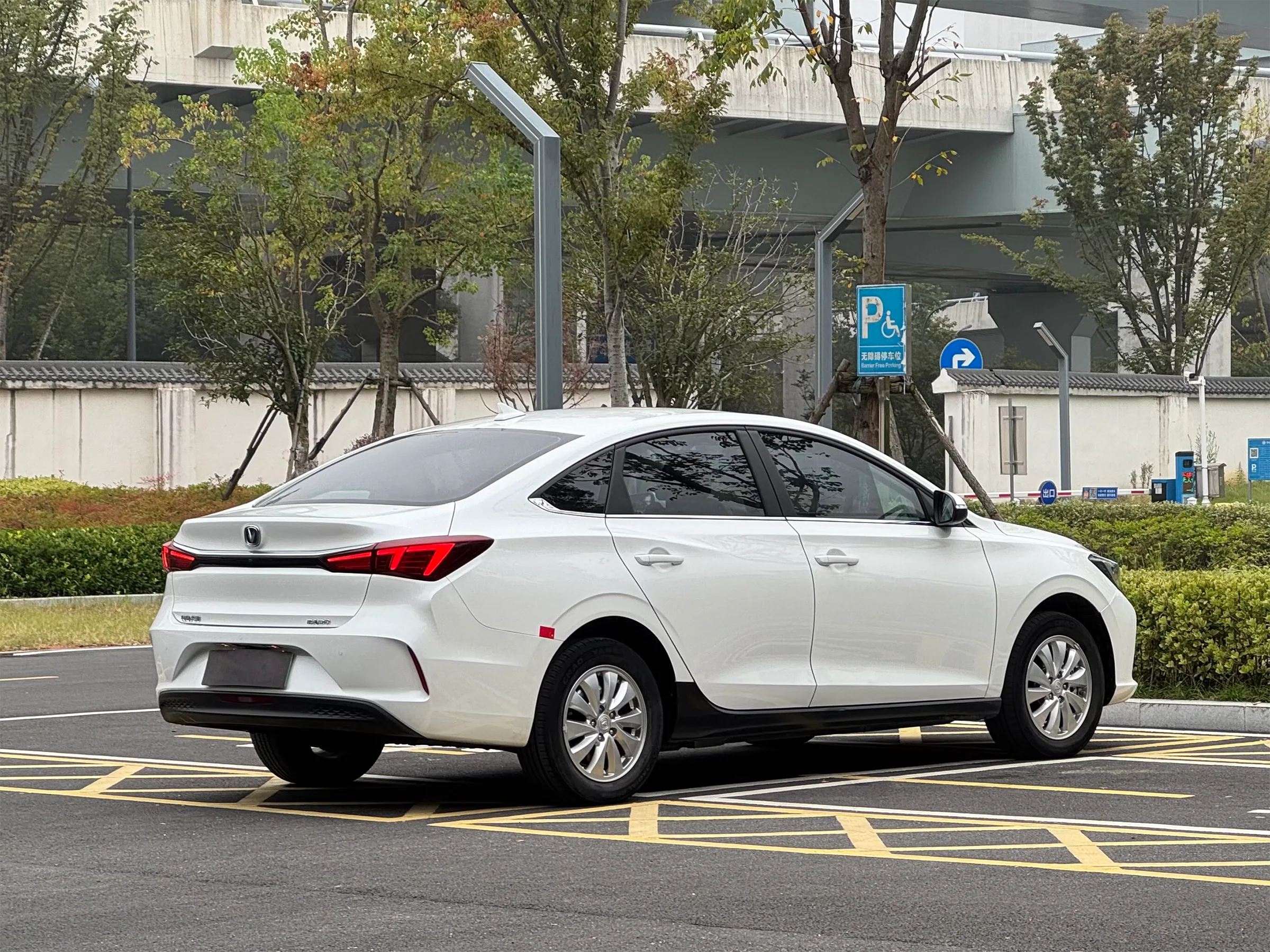 Changan Eado EV460 2022 4