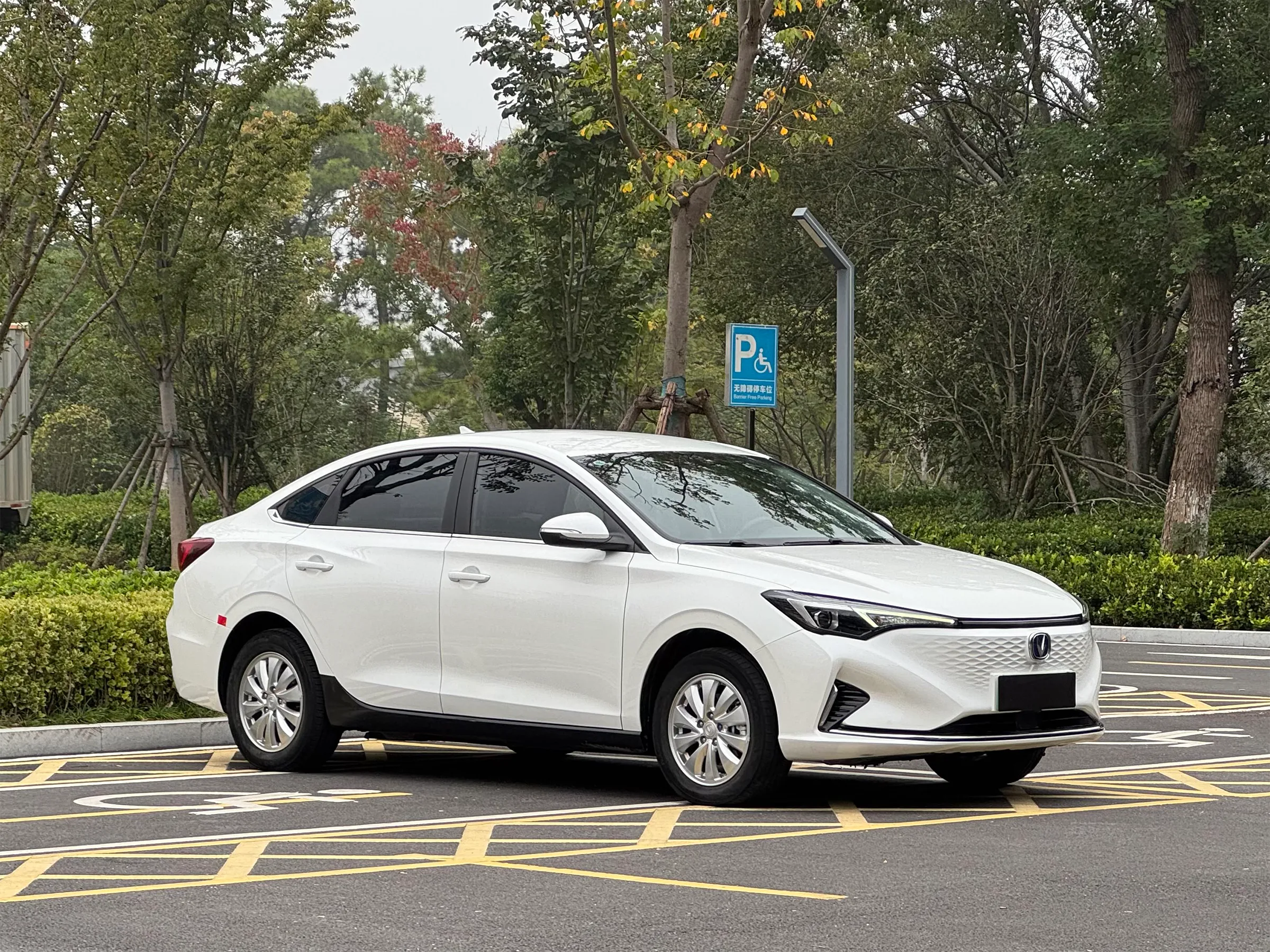 Changan Eado EV460 2022 6