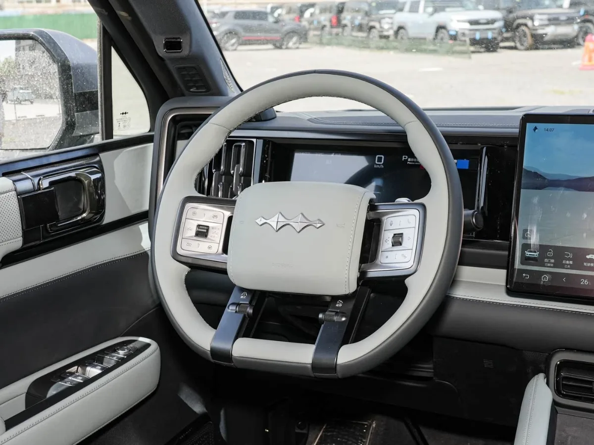 Leopard 5 interior Shoal Green_2