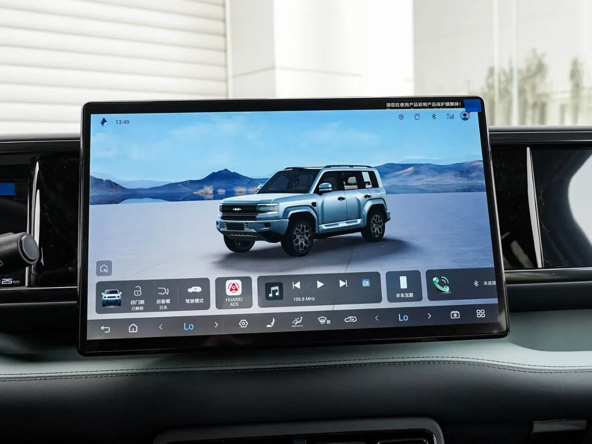 Leopard 5 interior Shoal Green_3