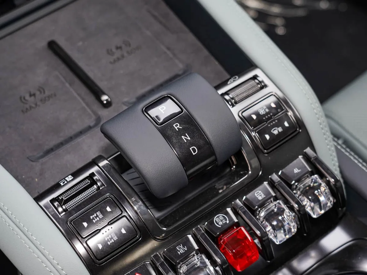 Leopard 5 interior Shoal Green_5