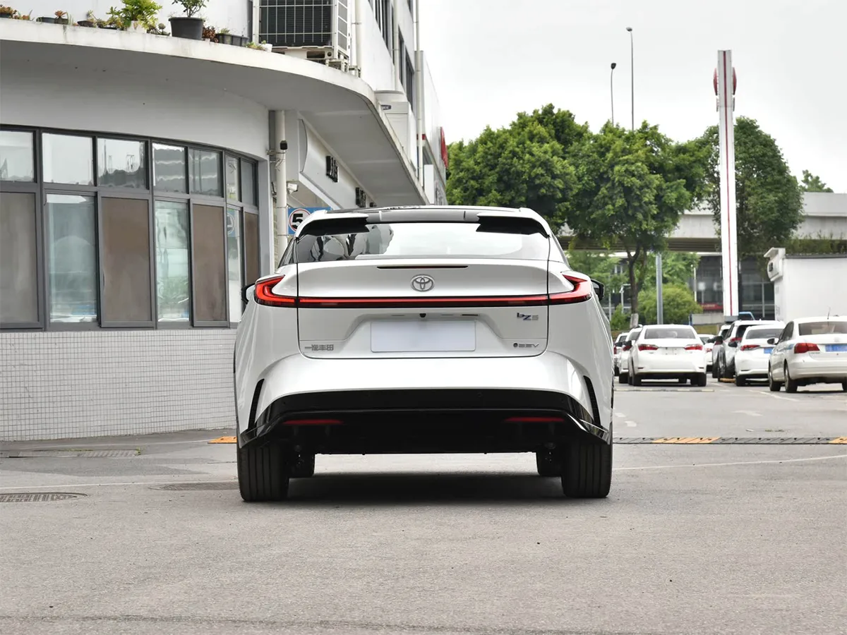 Toyota BZ5 6