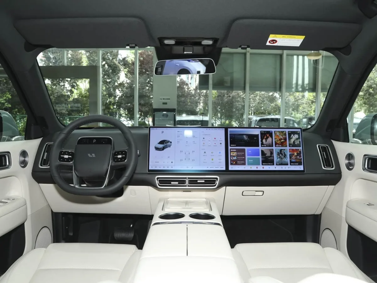 Li Auto L6 interior Black&White_1