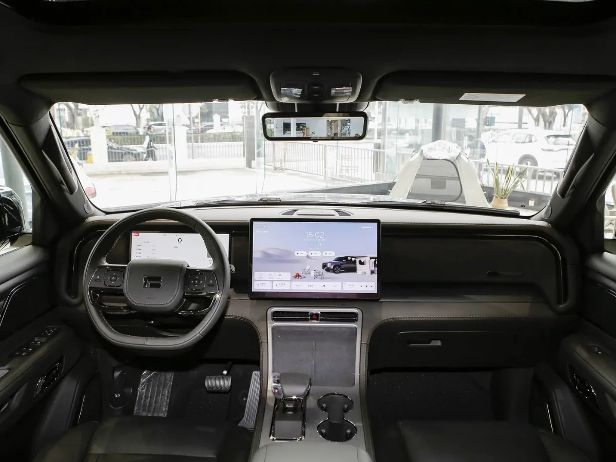 ROX 01 interior black_1