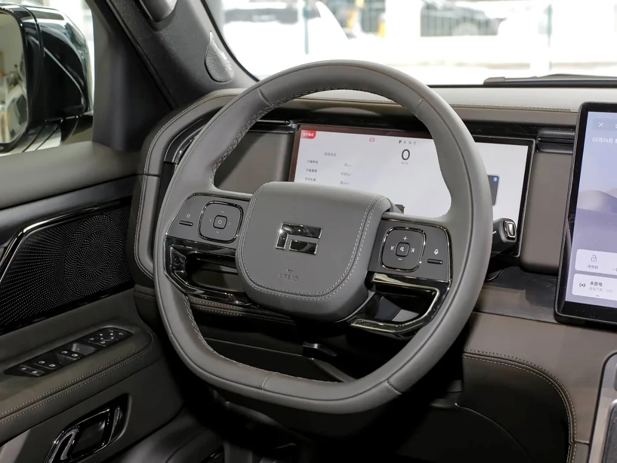 ROX 01 interior black_2