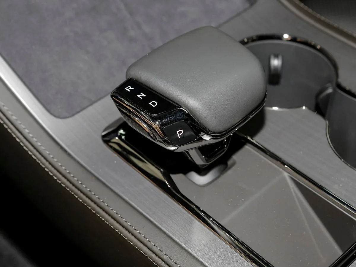 ROX 01 interior black_5