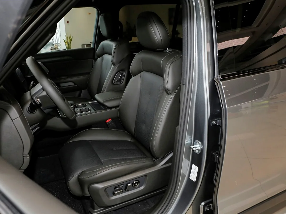 ROX 01 interior black_6