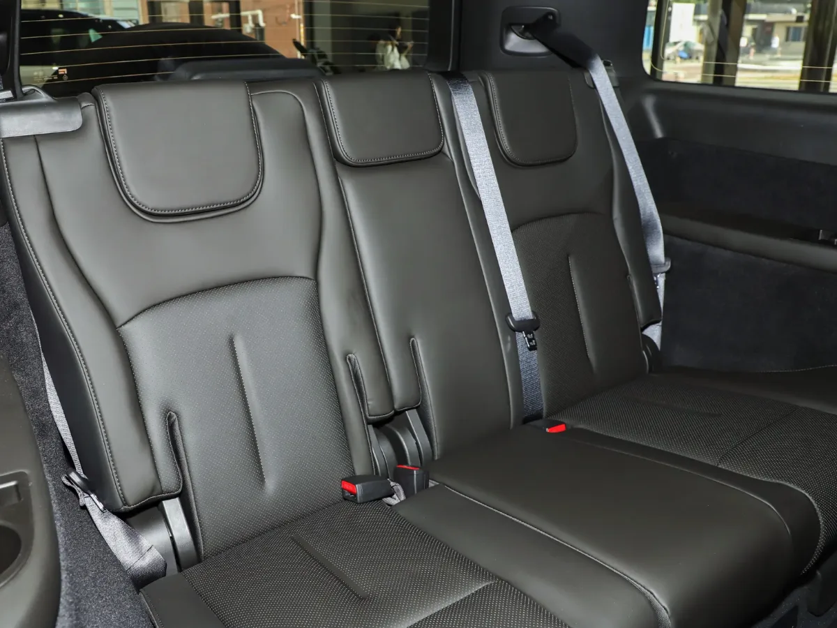 ROX 01 interior black_9