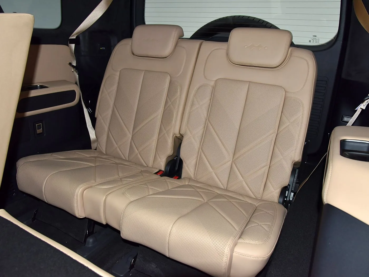 Leopard 8 interior Brown_10