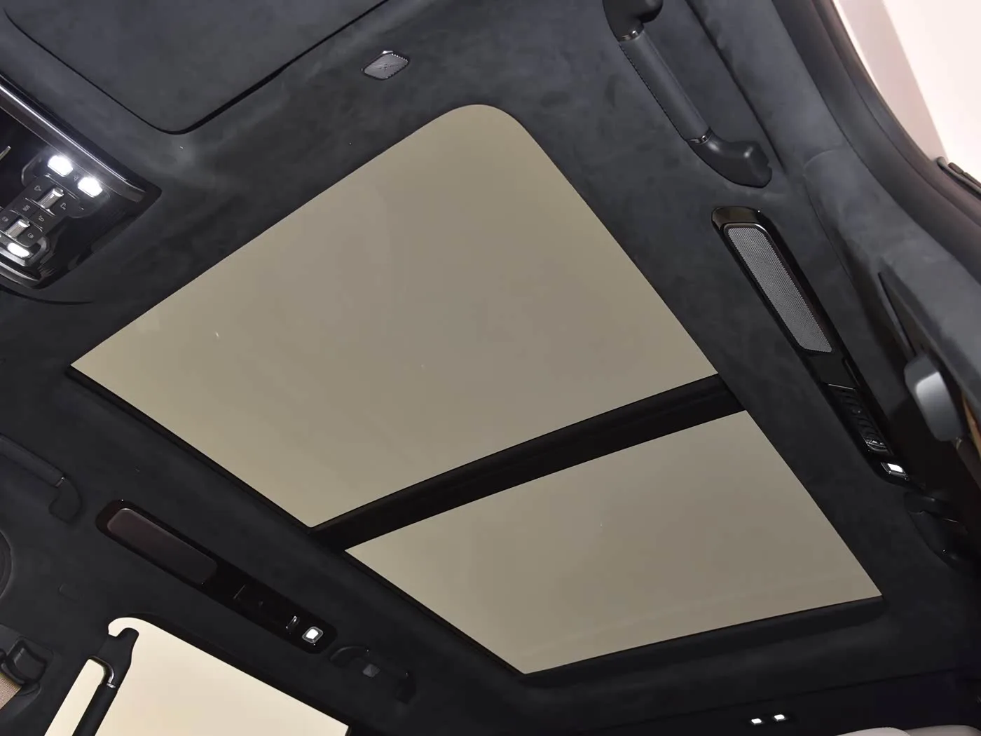 Leopard 8 interior Brown_7