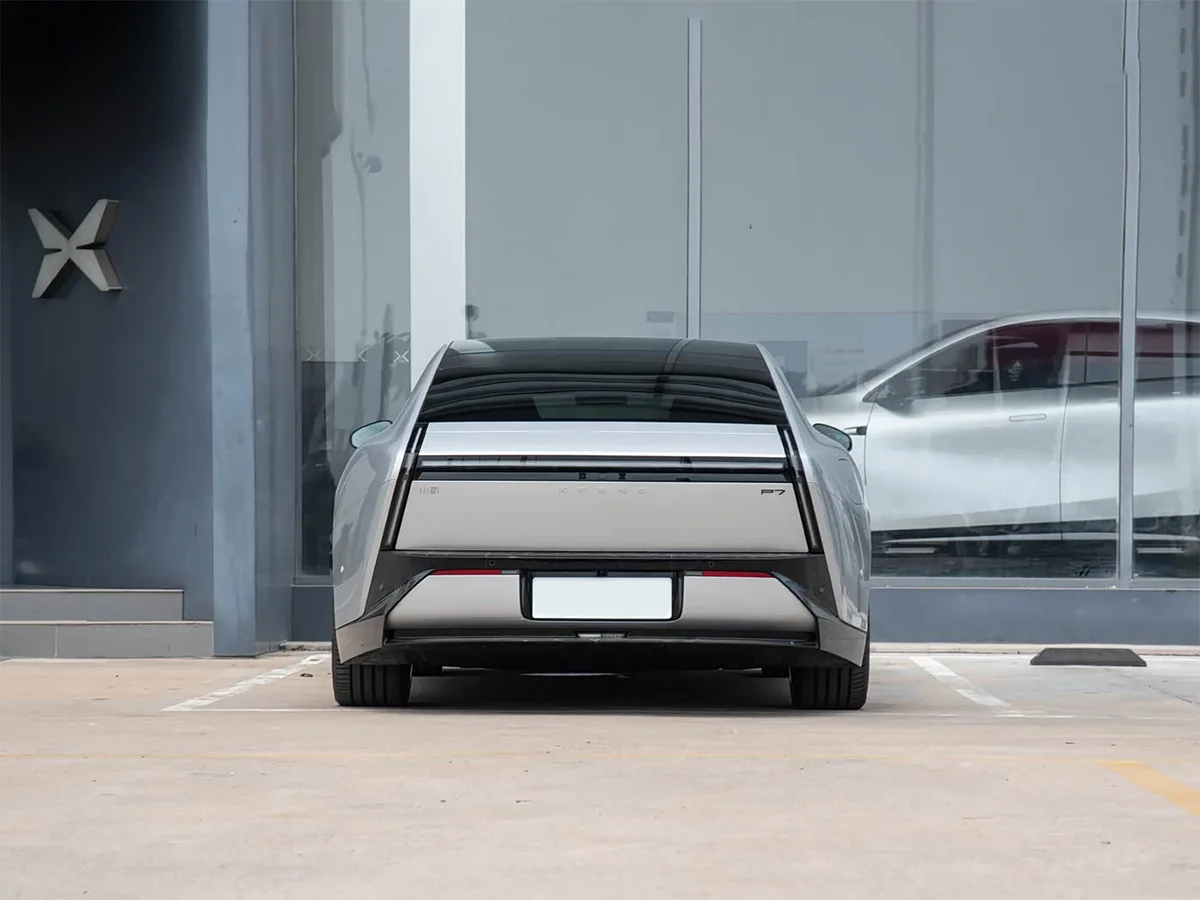 XPeng P7-6