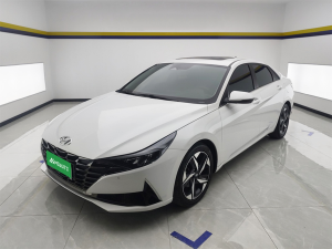 Hyundai Elantra 2022 1.5L CVT Premium Edition
