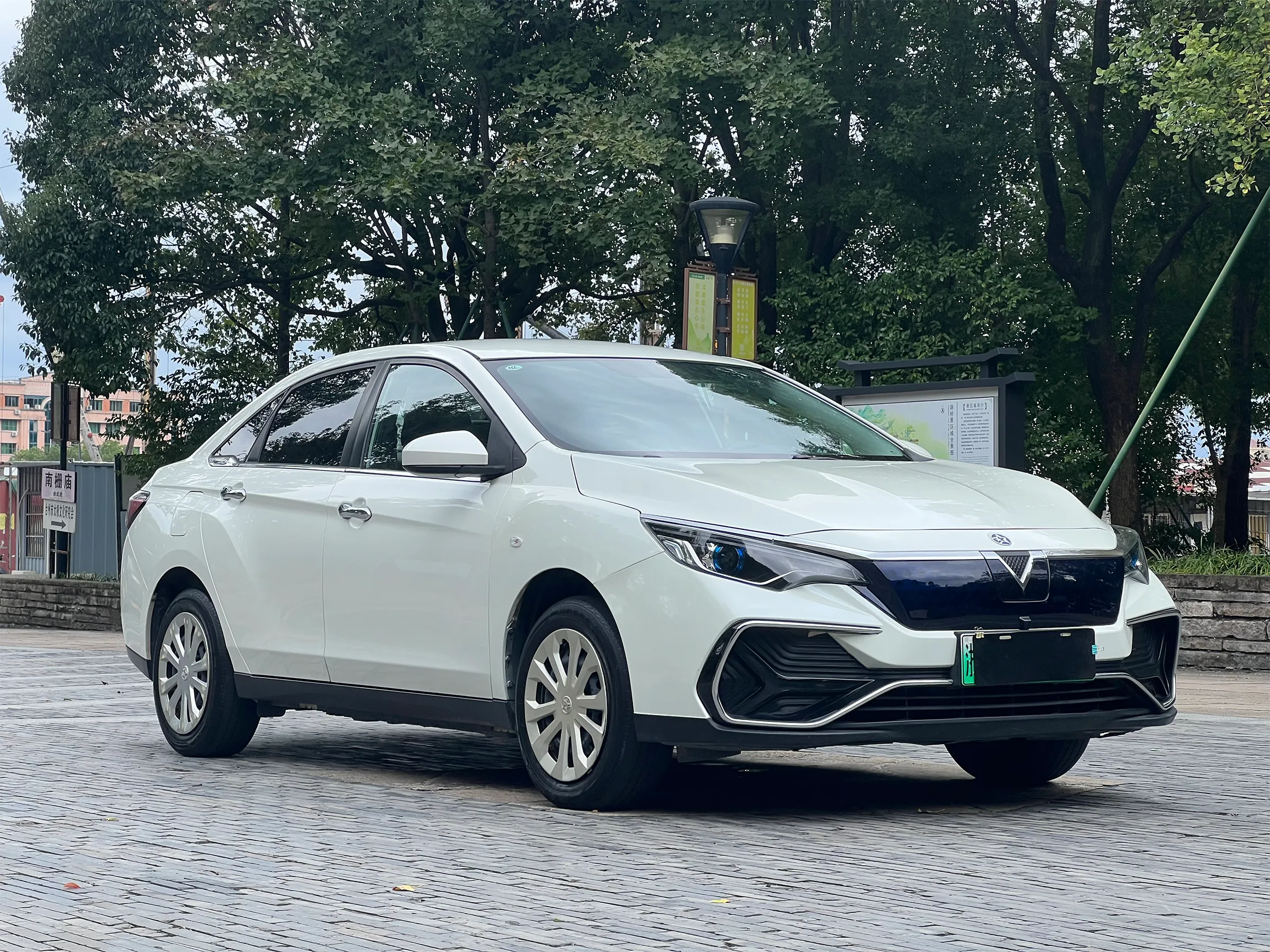 Venucia D60 EV 2022 3