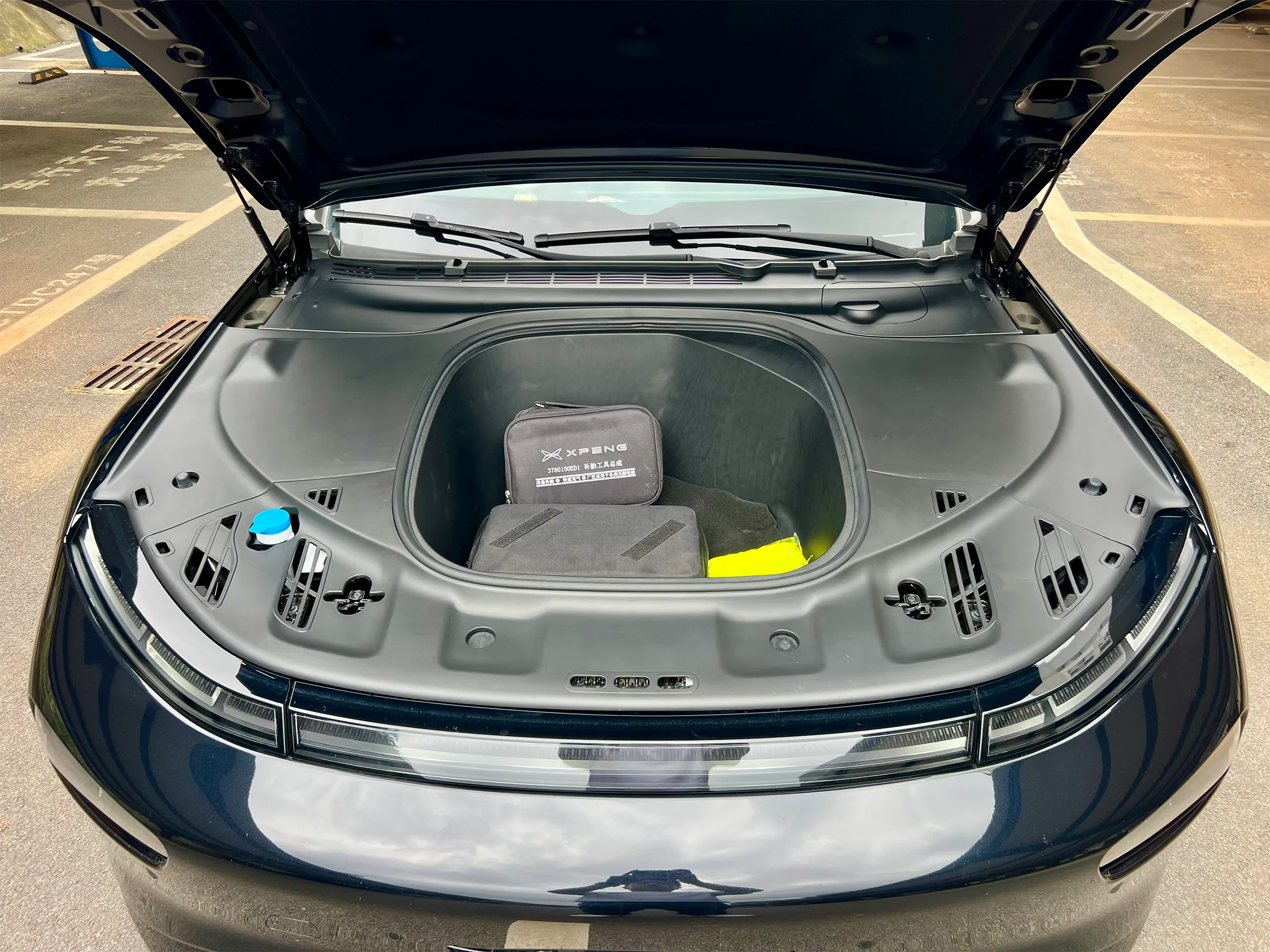 XPENG P7 2023 586E 8